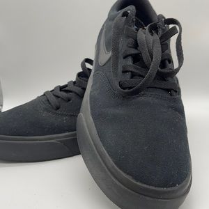 Nike men’s shoes size 11 black